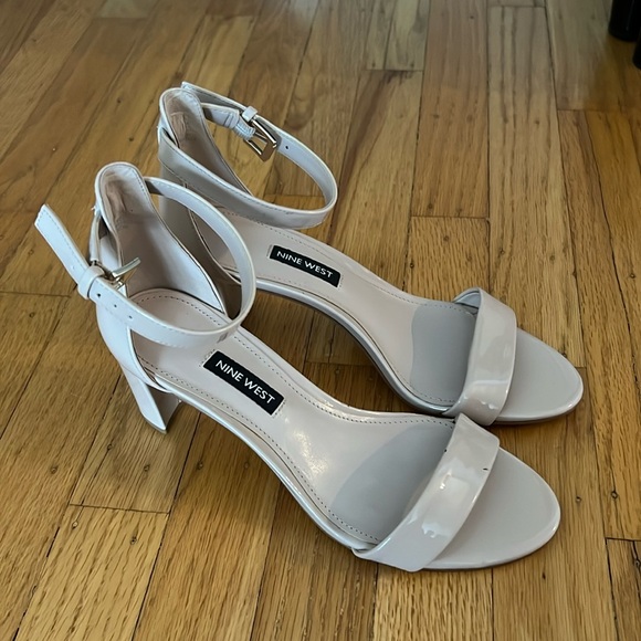 EUC! Nine West nude pink patent leather Spruce sandals heels ankle strap 6.5 - Picture 1 of 4